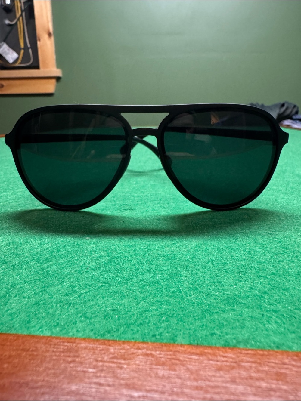 Men's Black Aviator Sunglasses - Classic Sun Protection